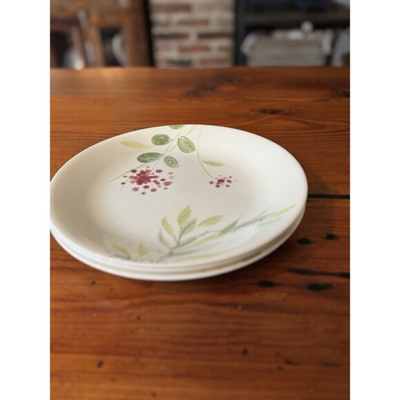 Set Of 4 Corelle Wine Berries Luncheon 8.5” Plates EUC (Set 1) - Picture 1 of 7